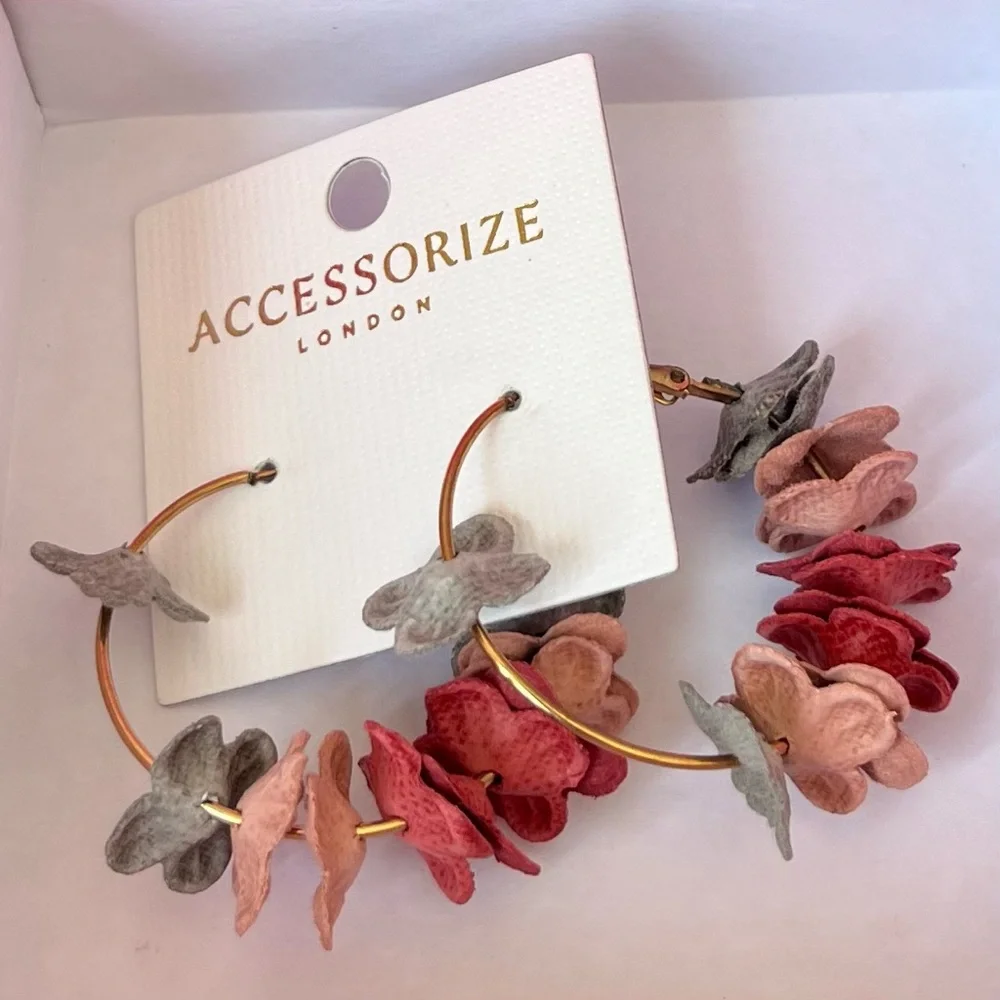 Accessorize floral hoop earrings - Picture 3 of 4